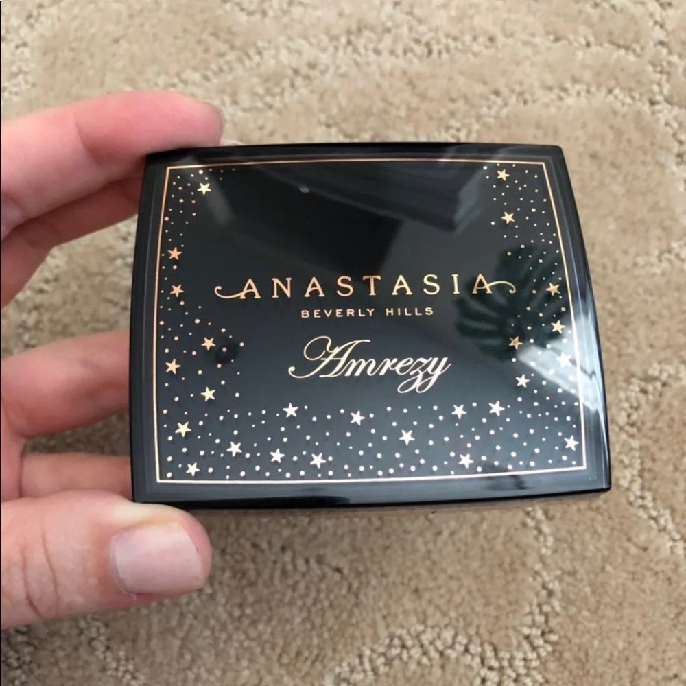 Anastasia Beverly Hills Amrezy Highlight